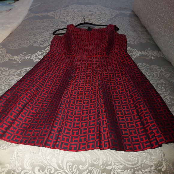 Red with dark navy pattern dress. Bold gold back zipper. Worn once - Picture 3 of 5